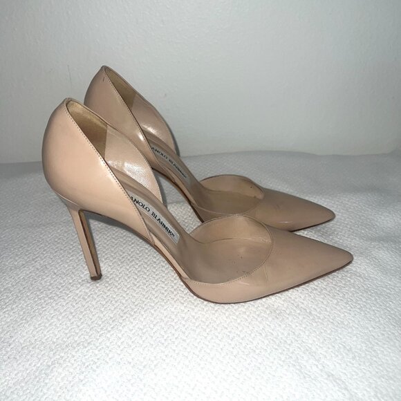 Manolo Blahnik Nude Patent Leather Heels - Picture 4 of 11